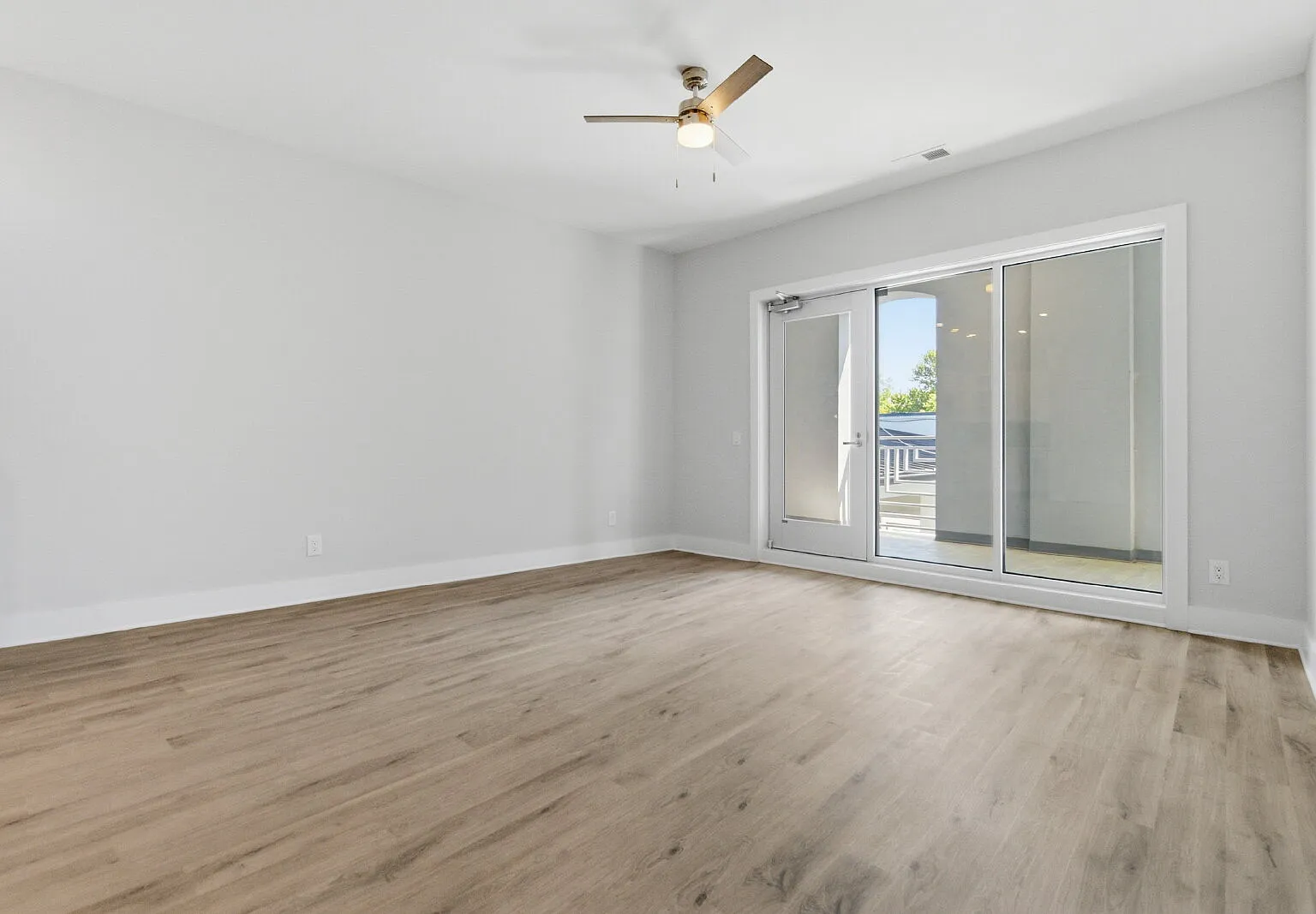 2 bed, 2.0 bath, 998 sqft, $1,850 — Photo 2