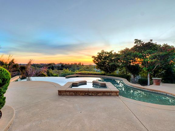 5th image of 5535 Eden Roc Dr