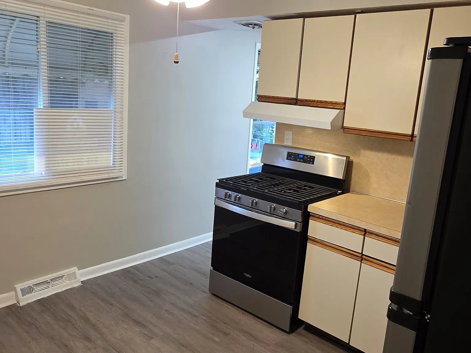 16200 Maplewood Ct — Photo 4