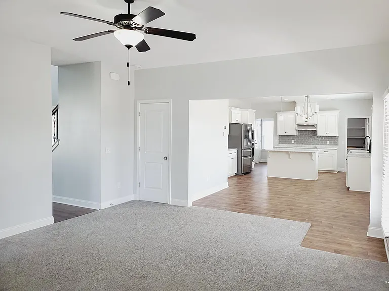 65 Thorp Cir — Photo 8