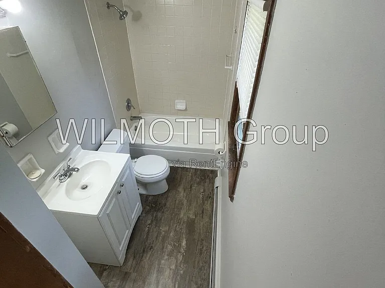 113 W 5th St #B — Photo 9