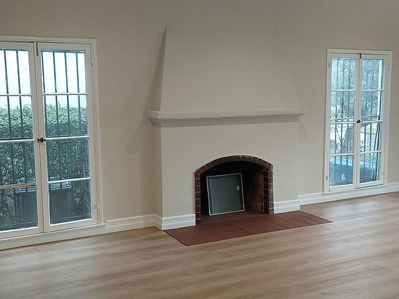3rd image of 200 S Detroit St #202