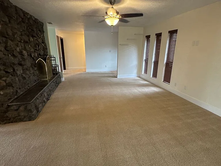 1317 Lexington Rd — Photo 8