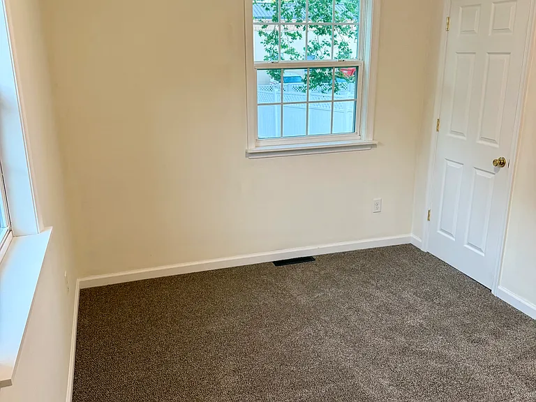 102 E Wallace Ave — Photo 8