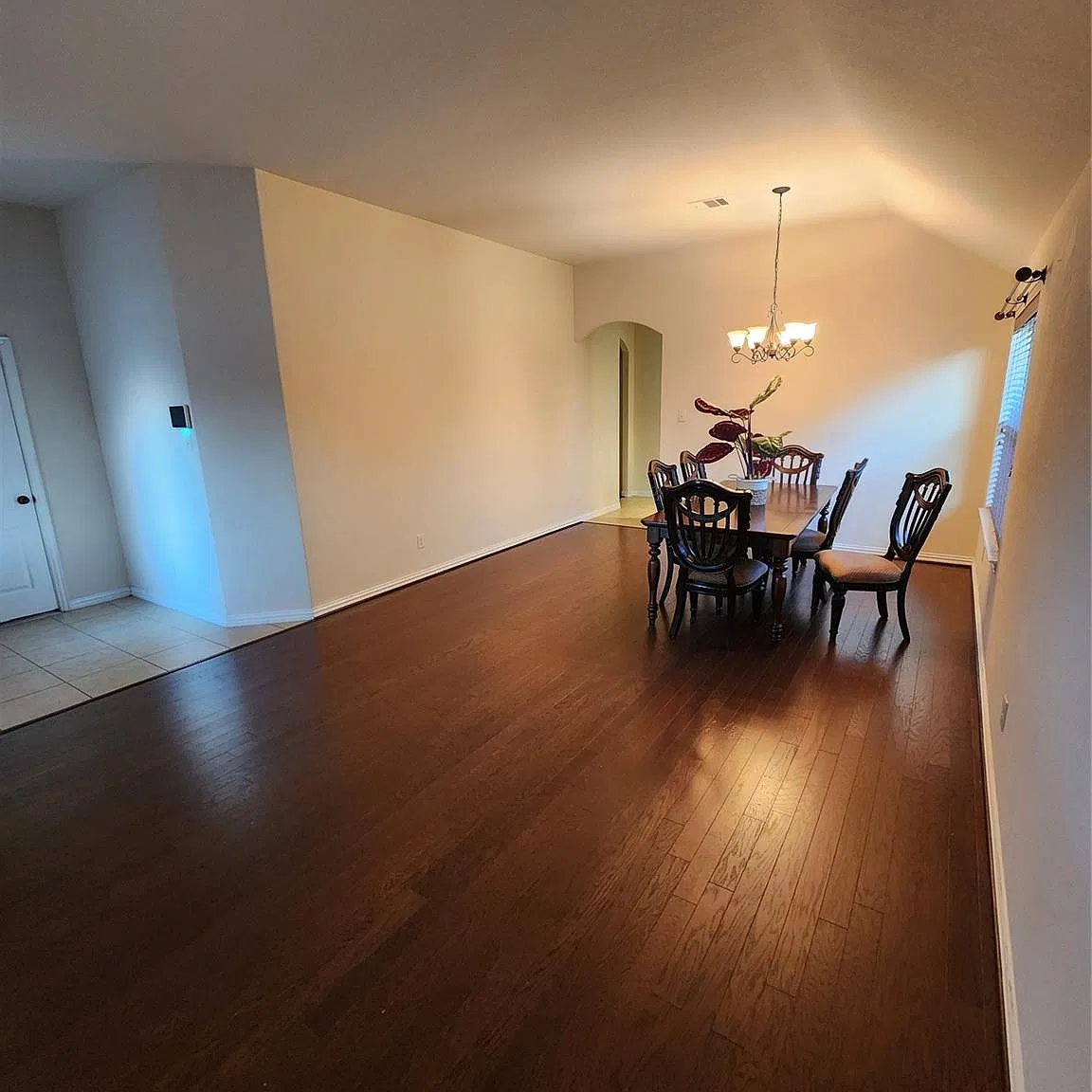 4 bed, 2.0 bath, 1928 sqft, $2,550 — Photo 3