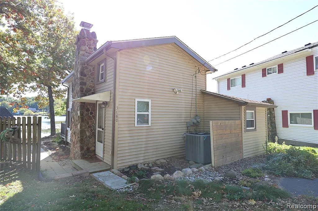 1 bed, 1.0 bath, 830 sqft, $2,000 — Photo 3
