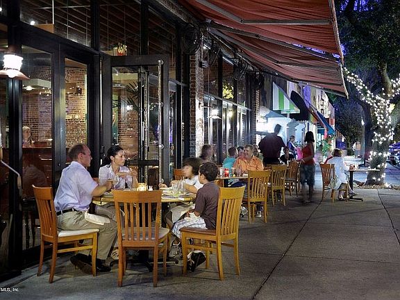 Walk to Dining