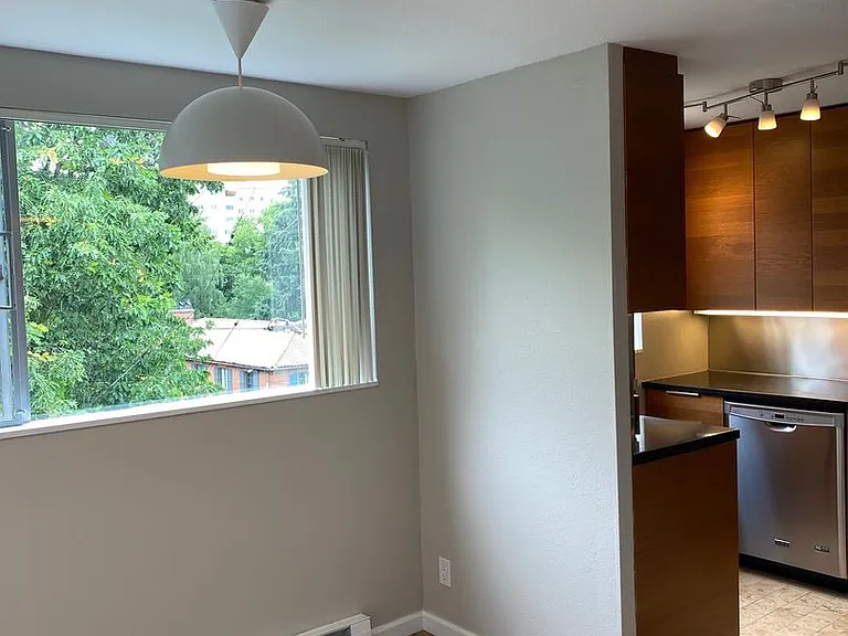 2020 Building — Photo 20