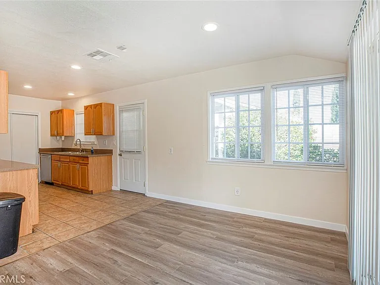 7820 Lasaine Ave — Photo 6