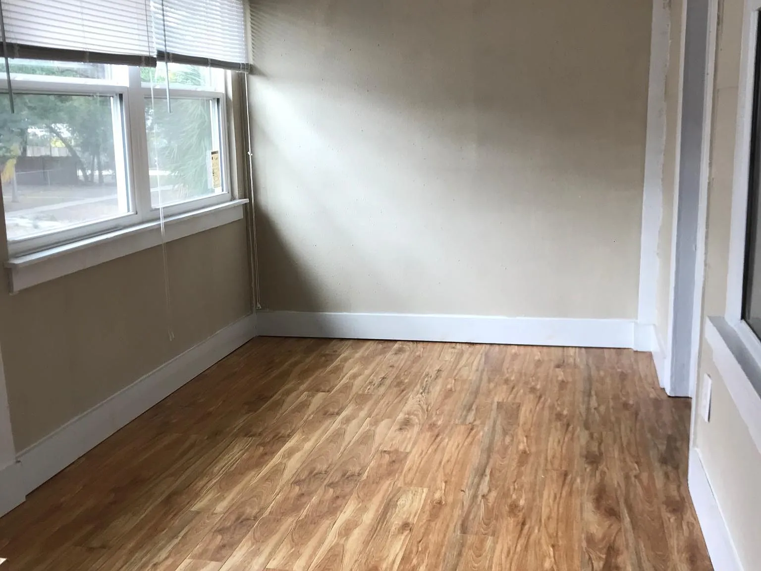 1105 Highland St N — Photo 2