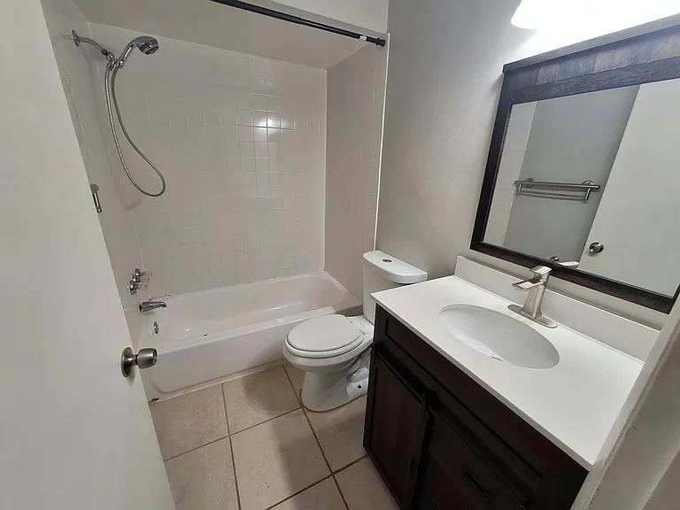 919 E Orange St #E — Photo 10