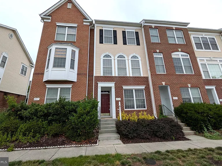 25015 Riding Center Dr — Photo 2