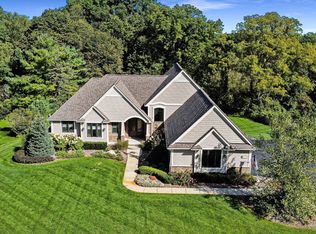 5171 Walnut Hills Dr, Brighton, MI 48116