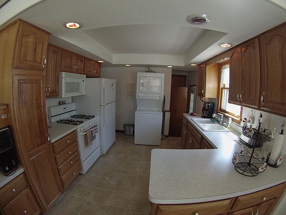 3rd image of 9541 Mansfield Ave