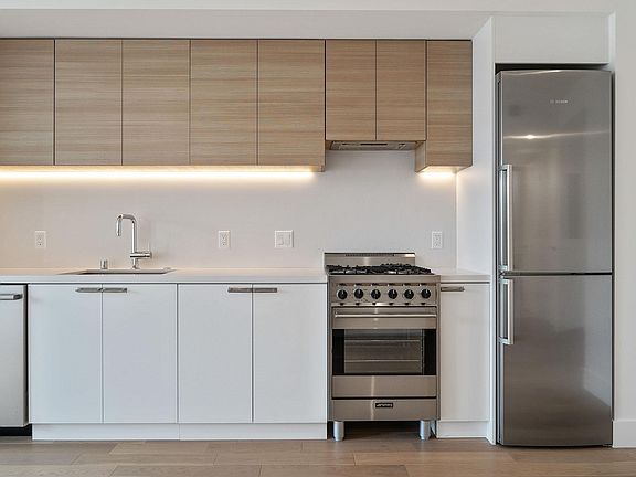 4th image of 719 Larkin St Unit 805