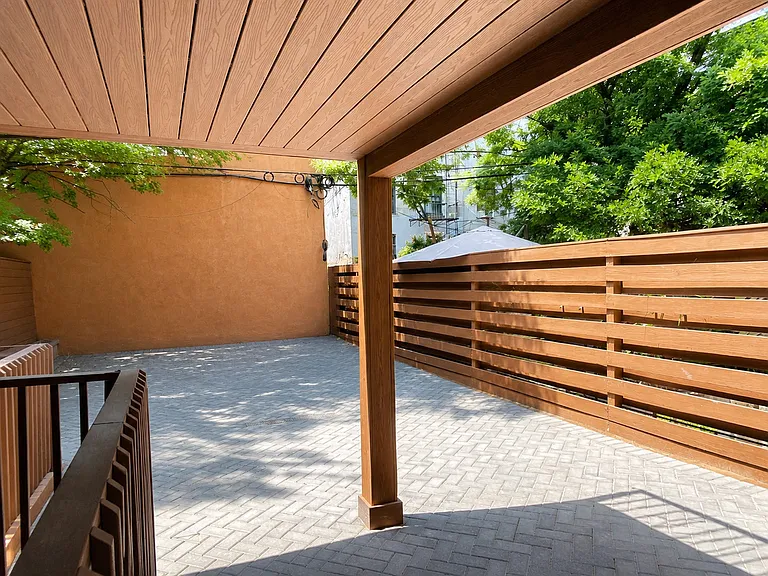 710 De Graw St #1 — Photo 4