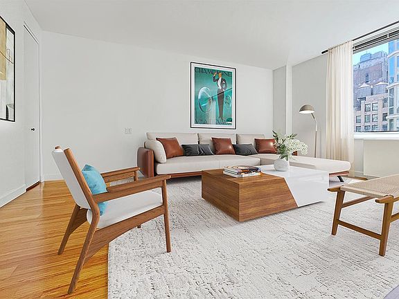 3rd image of 320 W 38th St APT 2002
