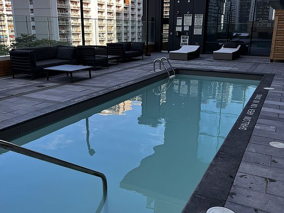 3rd image of 501 Yonge St #4213
