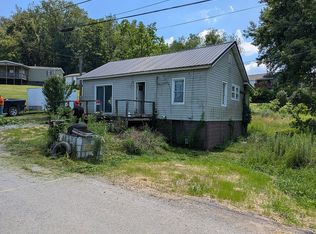 14 K St, Farmington, WV 26571