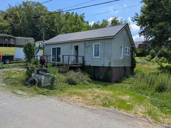 14 K St, Farmington, WV 26571