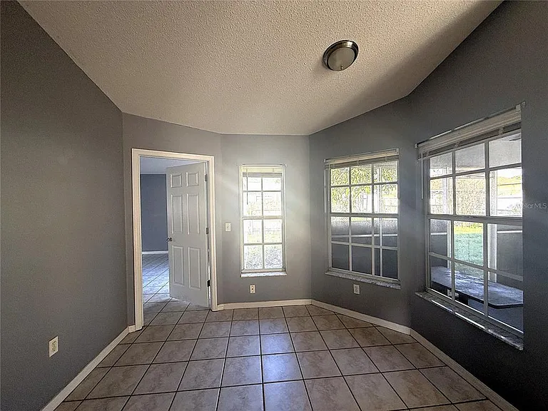 8839 Greenleaf Ct — Photo 11