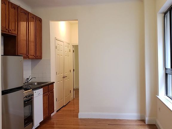 5th image of 300 W 49th St APT 712