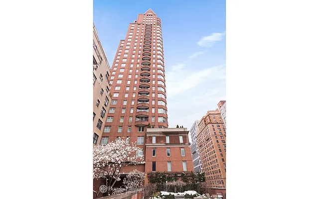 Rented by Douglas Elliman | media 31