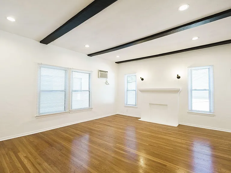 147 North Hamilton Drive — Photo 6
