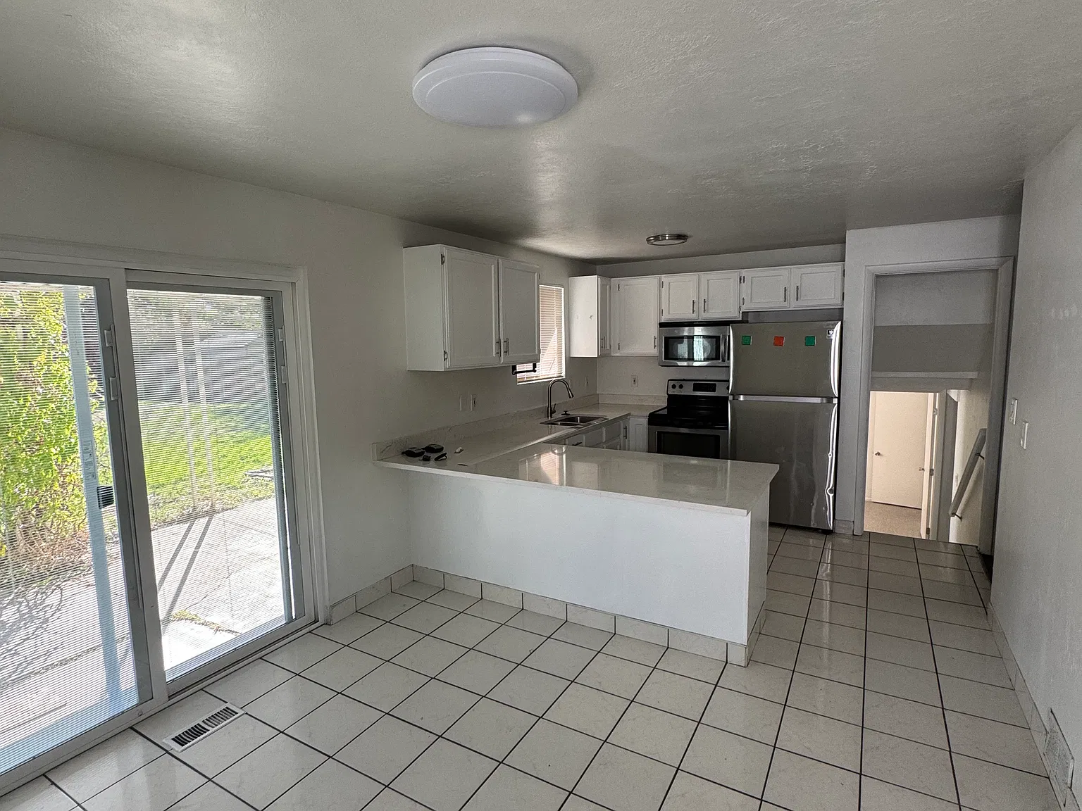 4 bed, 2000 sqft, $2,700 — Photo 4