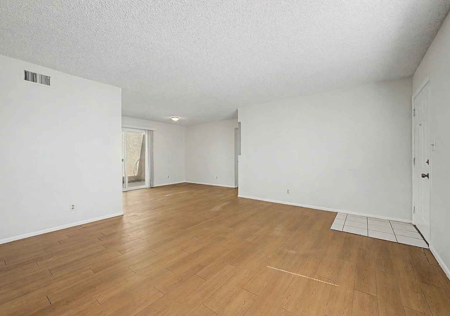 3 bed, 2.0 bath, 1176 sqft, $1,999 — Photo 4