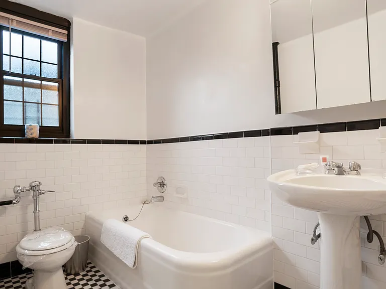425 W 23rd St #15A — Photo 6