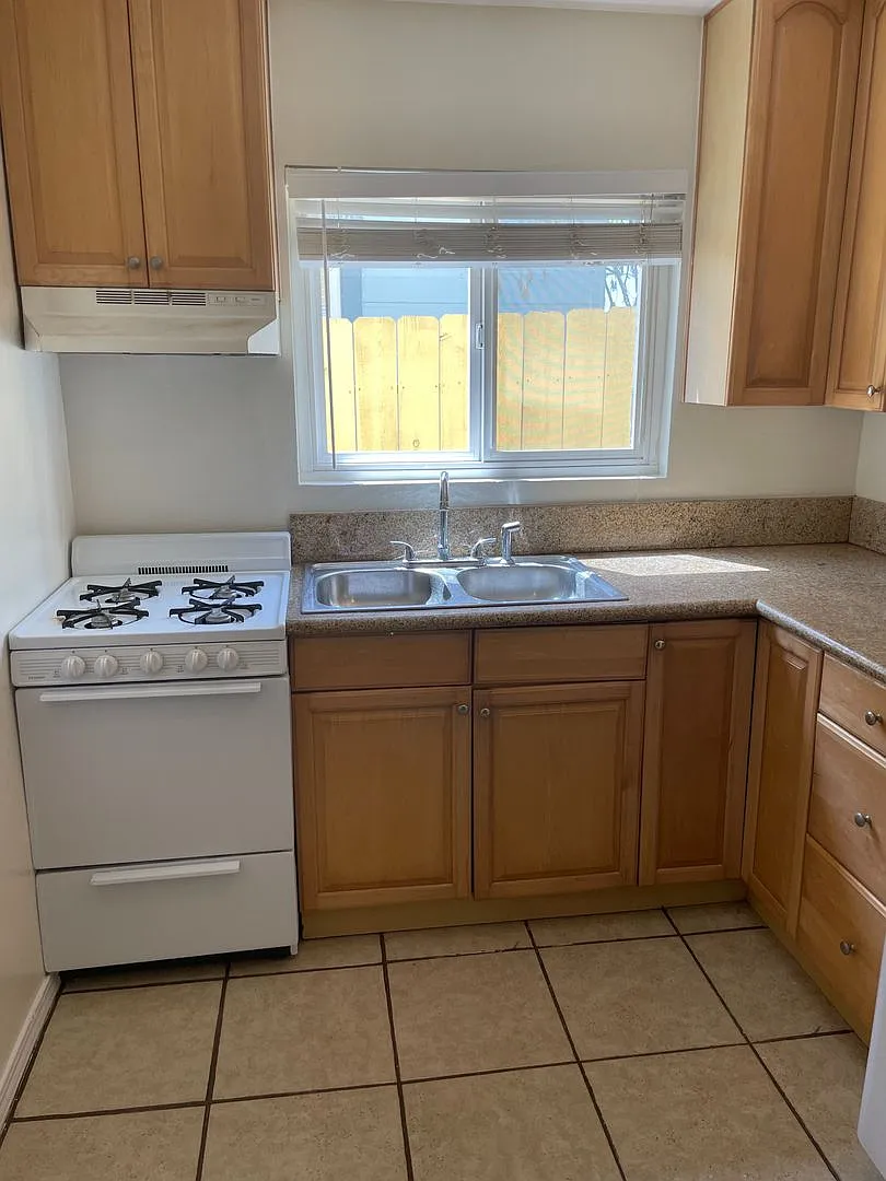 Studio in Pacific Beach Apartment Community — Photo 4