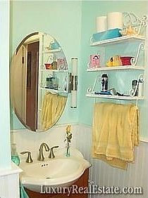5th image of 227 W 11th St APT 32