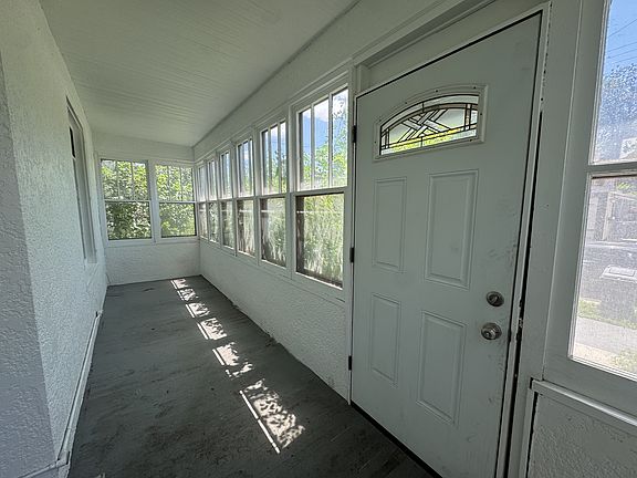 3rd image of 675 Lowry Ave NE #1