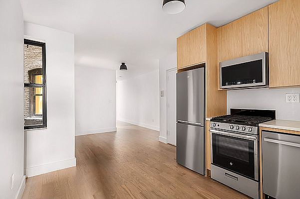 1st image of 110 8th Ave #5R