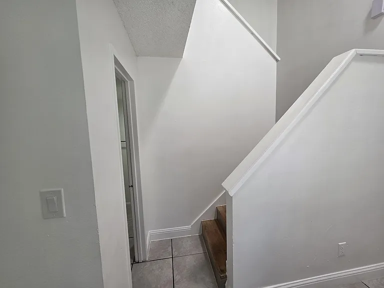 5920 Stockdale Hwy #B — Photo 2