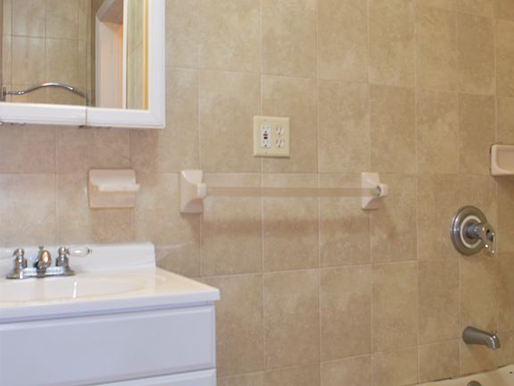 4th image of 556 17th St #2X