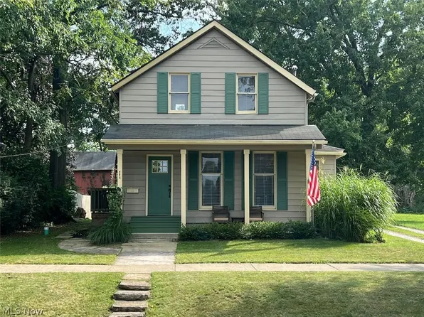 224 6th St, Elyria, OH 44035