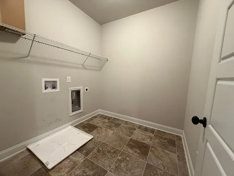 1008 Swan Ct — Photo 12