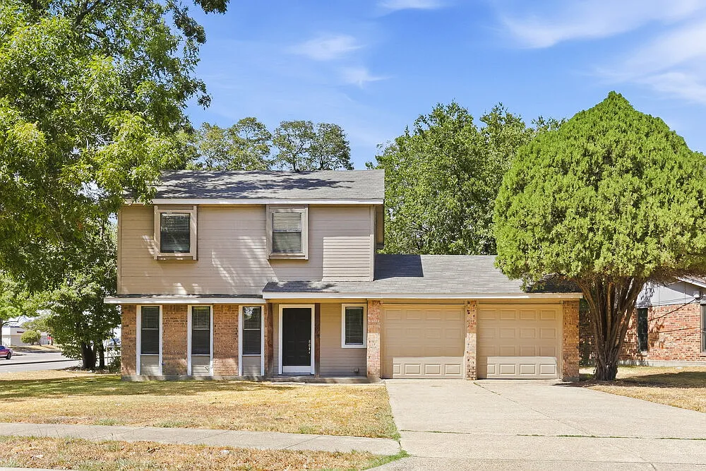 3 bed, 2.5 bath, 1400 sqft, $1,920 — Photo 1
