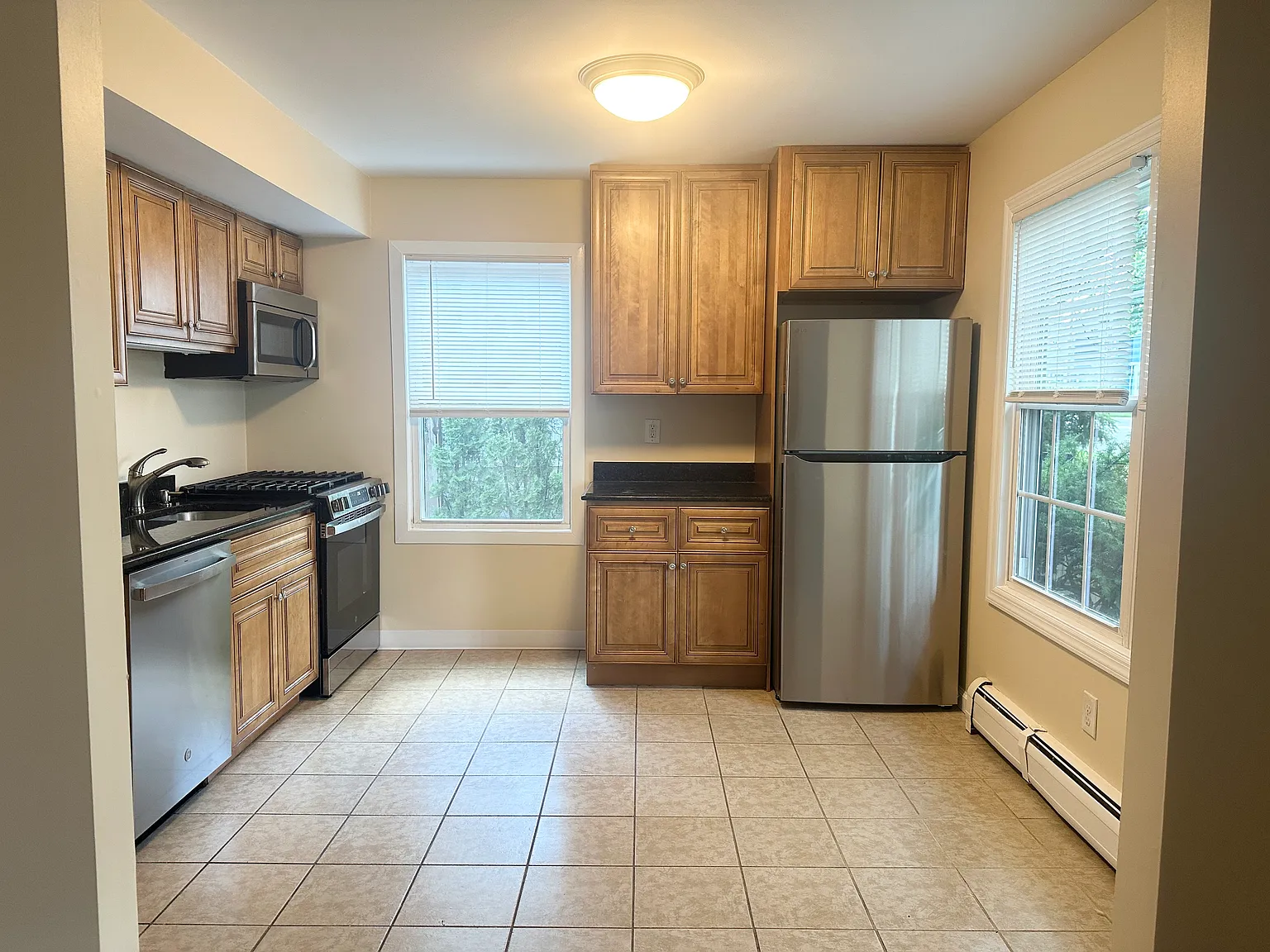 2 bed, $2,400 — Photo 4