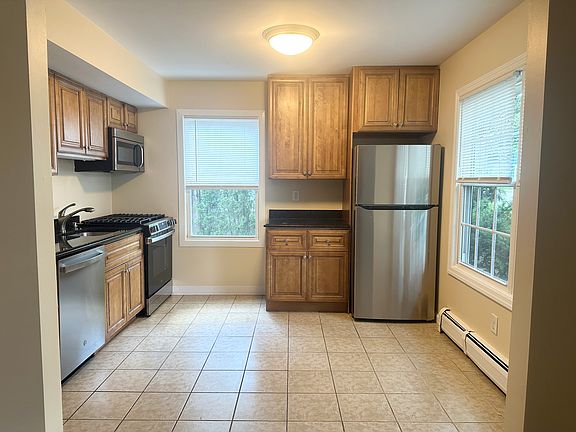4th image of 111 Washington St #1