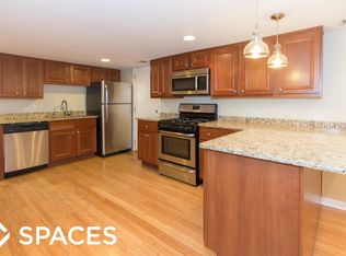 1832 W Addison St #G, Chicago, IL 60613