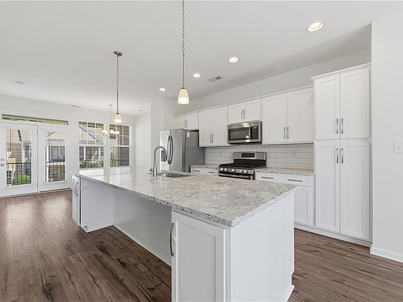 5th image of 3917 Prospect St