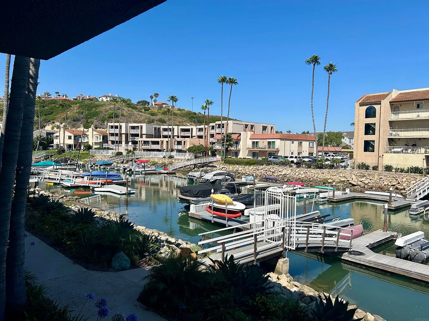 Luxury Condo in Bristol Cove — Photo 3