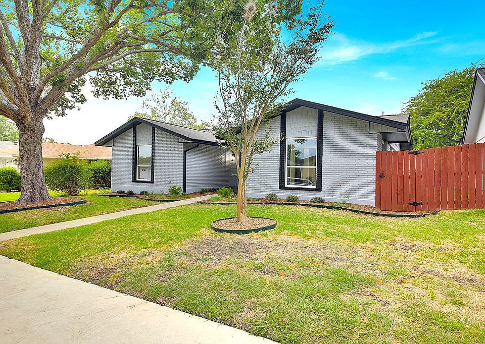 1st image of 121 Andorra Dr