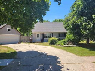 4617 Augustana Dr, Rockford, IL 61107