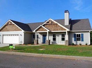 7 Bent Grass Cir, Hayesville, NC 28904