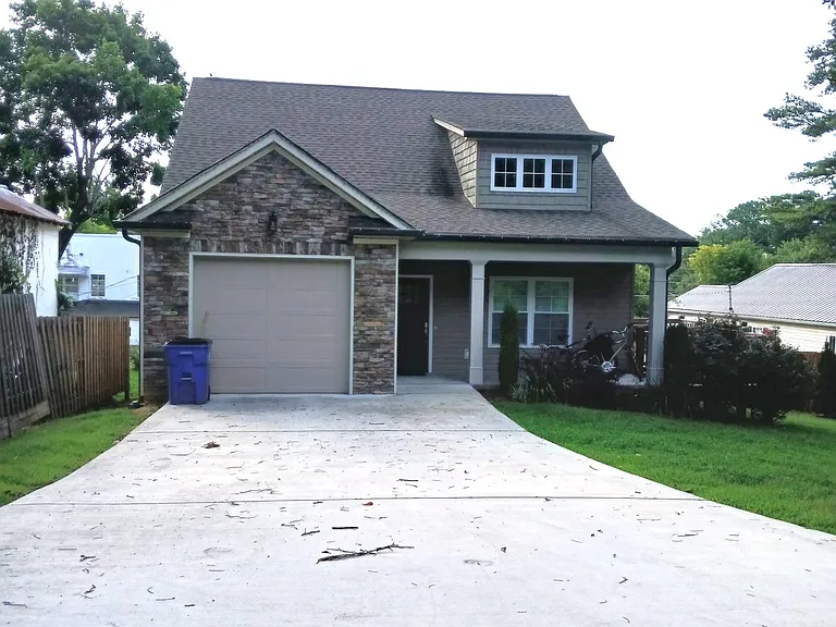 600 Nevin Ln NW — Photo 1