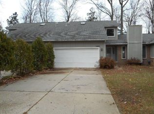 5440 Hickory Cir, Flushing, MI 48433